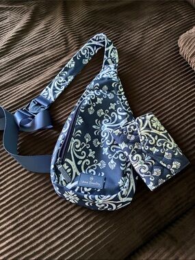 Vera Bradley Navy and Cream Floral Quilted Crossbody Sling